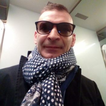 Accompagnatore gigolo Toni