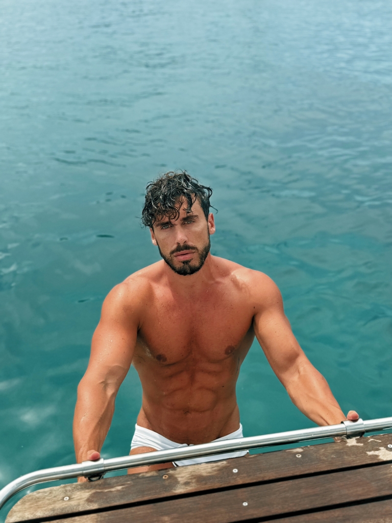 Accompagnatore gigolo Adriano