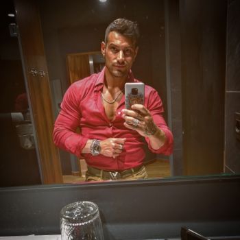 Accompagnatore gigolo Derek