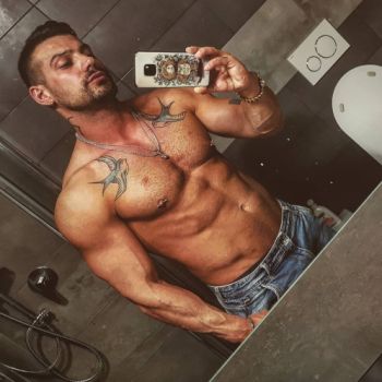 Accompagnatore gigolo Derek