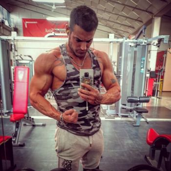 Accompagnatore gigolo Derek