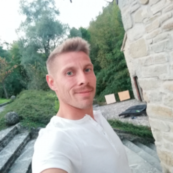 Accompagnatore gigolo Simo85