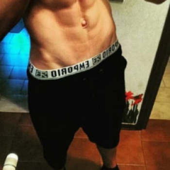 Accompagnatore gigolo Nikname