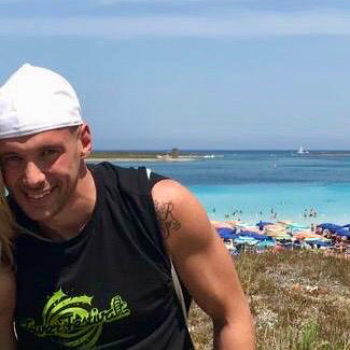 Accompagnatore gigolo Simo Bomber