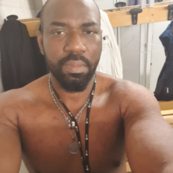 Accompagnatore gigolo Ismouzik