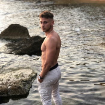 Accompagnatore gigolo Adriano91