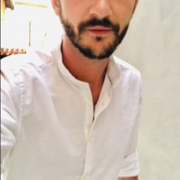 Accompagnatore gigolo Krisart