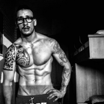 Accompagnatore gigolo Simo