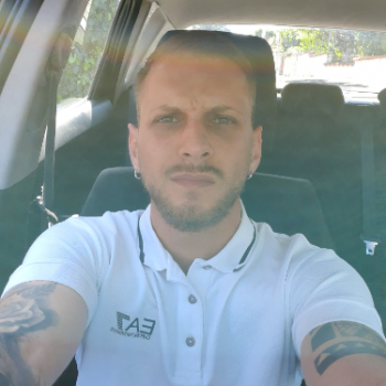 Accompagnatore gigolo Loll