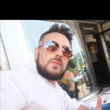 Accompagnatore gigolo Simo Xl