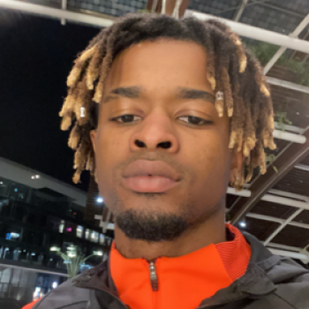 Accompagnatore gigolo Bations