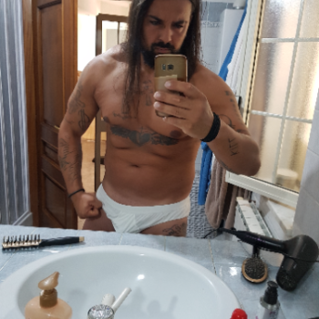 Accompagnatore gigolo Selvaggio