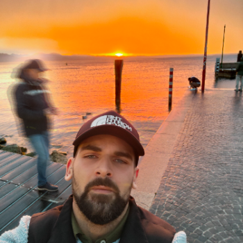 Accompagnatore gigolo Umberto Em