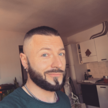 Accompagnatore gigolo Mat90