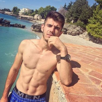 Accompagnatore gigolo Sirdi