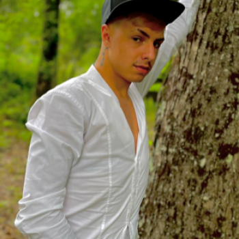 Accompagnatore gigolo Riccardo Zeler