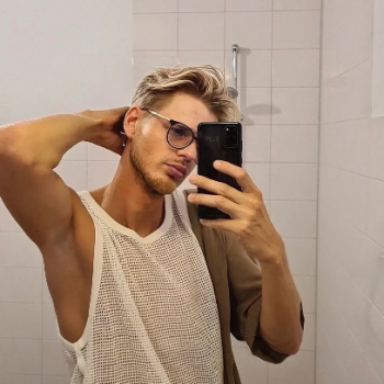 Accompagnatore gigolo Riccardo