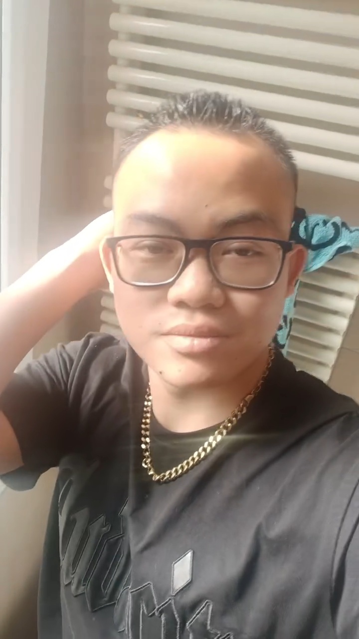 Accompagnatore gigolo Smeraldo