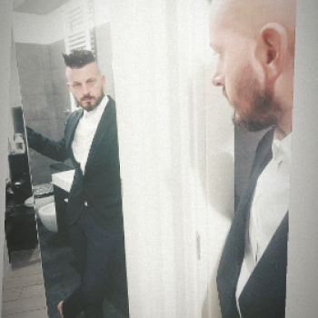 Accompagnatore gigolo Aron_aron