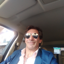 Accompagnatore gigolo Carmin