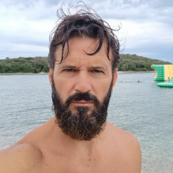 Accompagnatore gigolo LinguaHot