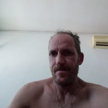 Accompagnatore gigolo Helli