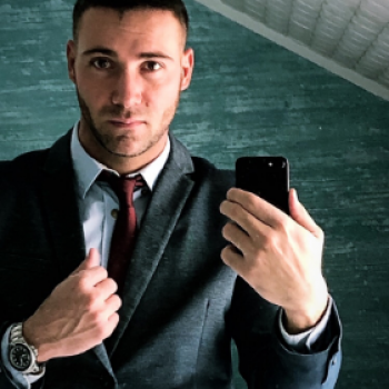 Accompagnatore gigolo Den