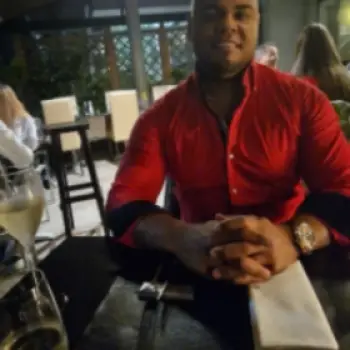 Accompagnatore gigolo Moreno21