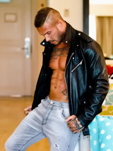 Accompagnatore gigolo Kristian