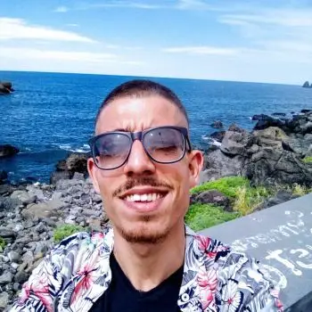 Accompagnatore gigolo Chanel