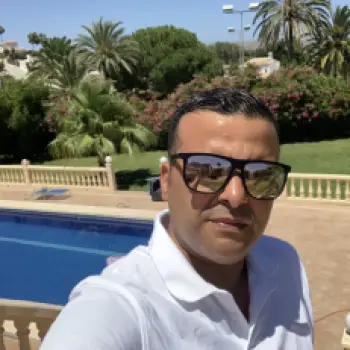 Accompagnatore gigolo Karim