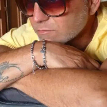 Accompagnatore gigolo Egan