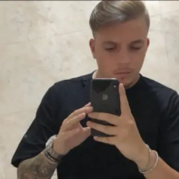 Accompagnatore gigolo Ravolo