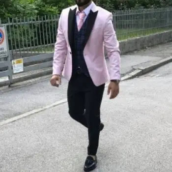 Accompagnatore gigolo Donald