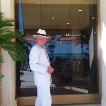 Accompagnatore gigolo Francesco disole