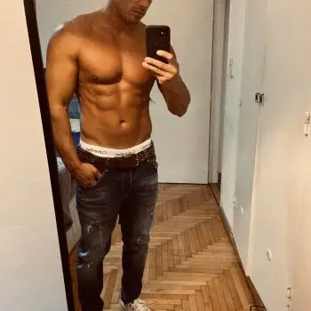 Accompagnatore gigolo Tony