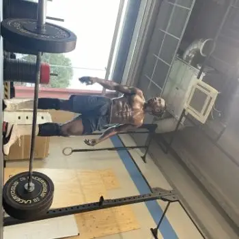 Accompagnatore gigolo L&rsquo;uomo noir