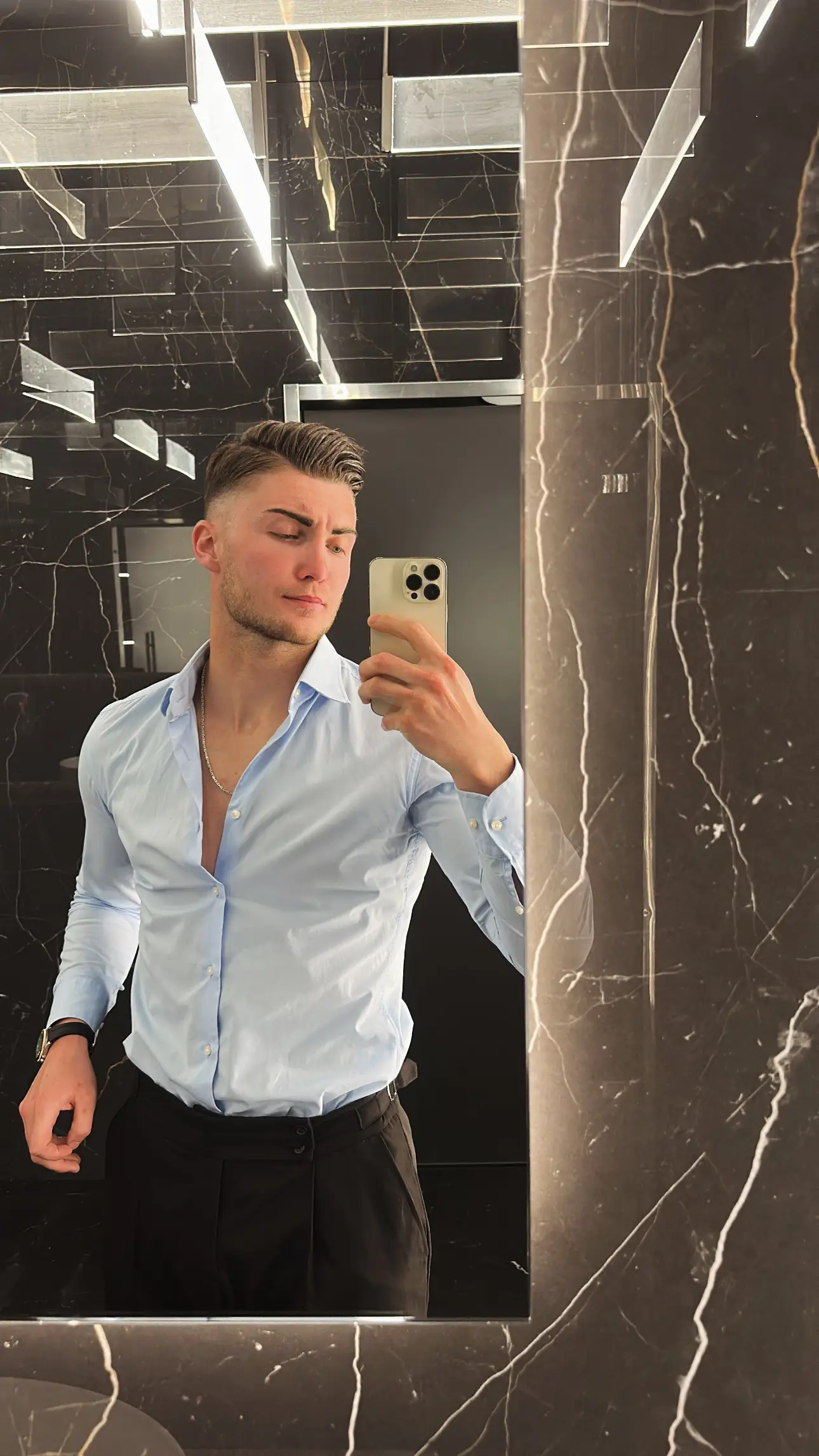 Accompagnatore gigolo Anes