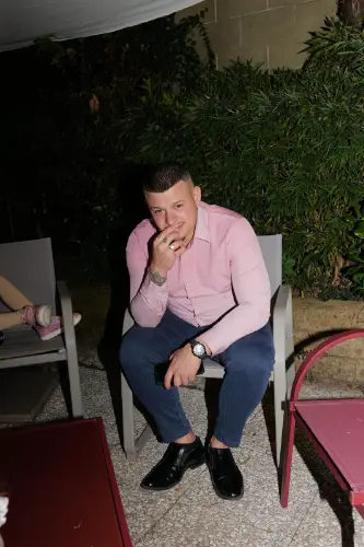 Accompagnatore gigolo Yuri