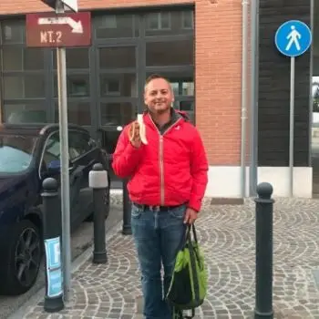 Accompagnatore gigolo Lucarasponi