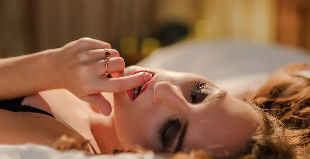 Cosa cercano le donne giovani da un gigol&ograve;