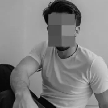 Accompagnatore gigolo Ravian