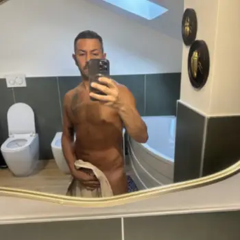 Accompagnatore gigolo Simone