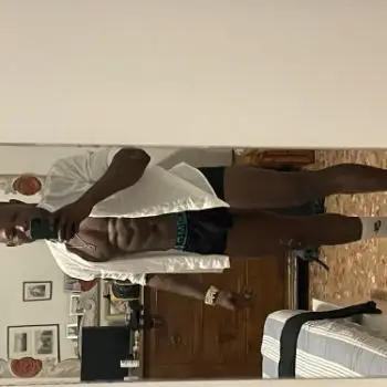 Accompagnatore gigolo L&rsquo;uomo noir