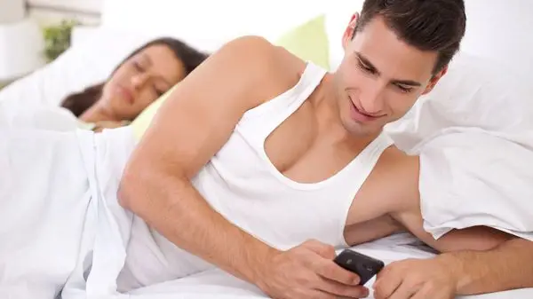 Segni che il vostro partner vi sta tradendo