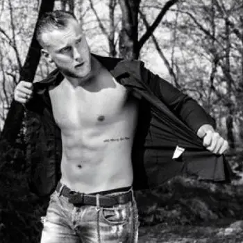 Accompagnatore gigolo Lore.96