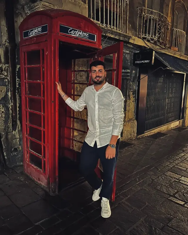 Giovane ragazzo per tutte le et&agrave; (GRATIS)