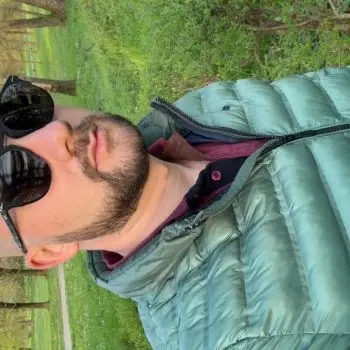 Accompagnatore gigolo Chry960