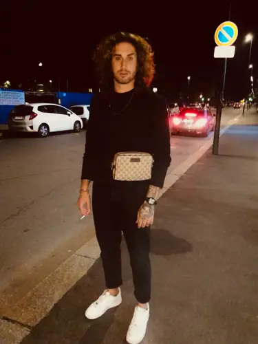 Accompagnatore gigolo Wil