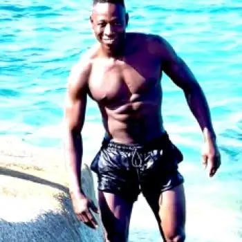 Accompagnatore gigolo L&rsquo;uomo noir